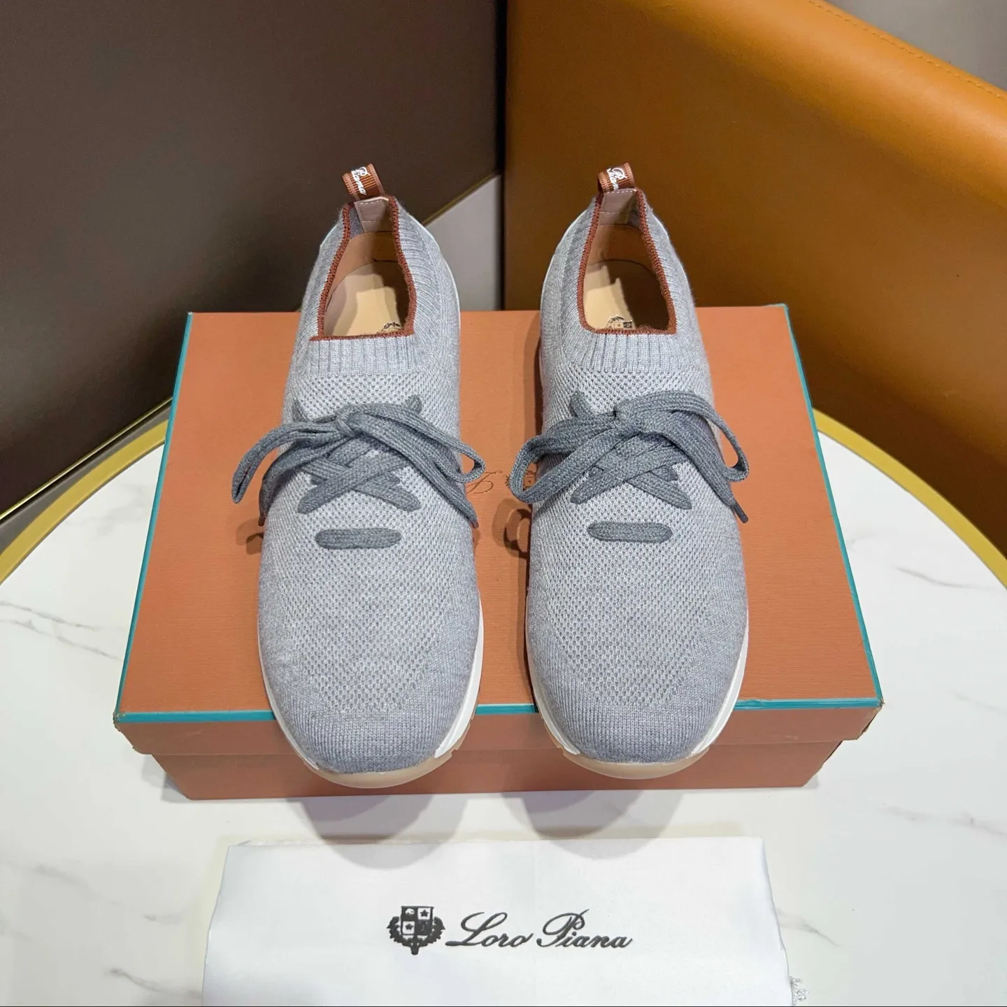 Factory price: 400💰 (loro men's shoes💰iana) New moccasin shoes official website original 1:1 mold opening, original quality💯fine workmanship, high-end luxury☘The upper is made of original waterproof treated breathable fly-woven suede🌴luxury🐂leather lining🍓rubber wear-resistant and non-slip outsole, size 38-44 (size 45 can be customized)